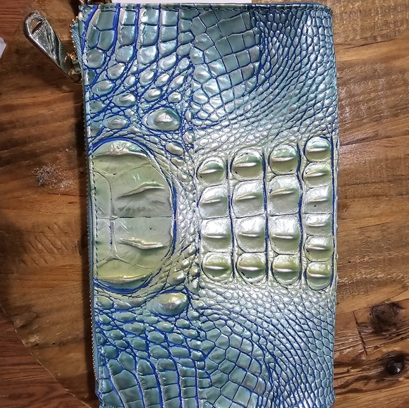 NWT Brahmin purse/ wristlet - Picture 2 of 3